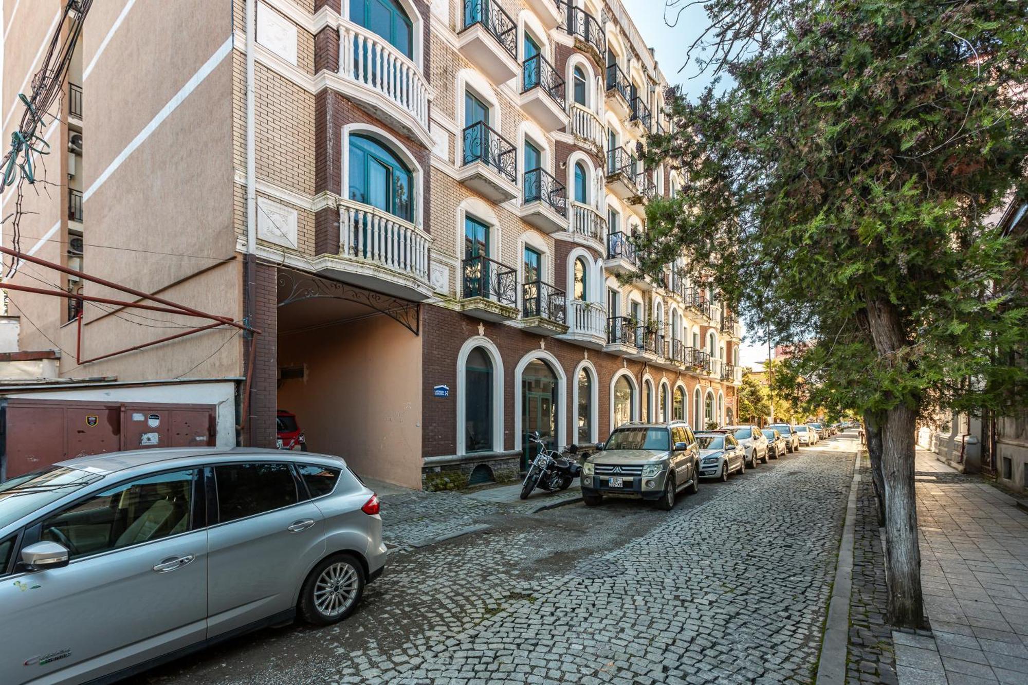 Hcg Art'Muse Apartment バトゥーミ エクステリア 写真